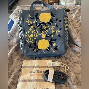 Old Trend Embroidered Flora Soul Tote Bag
